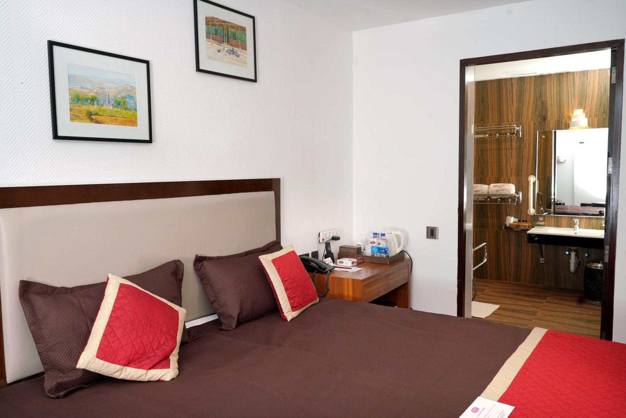 Kga Elite Continental Hotel Tiruvalla Zewnętrze zdjęcie