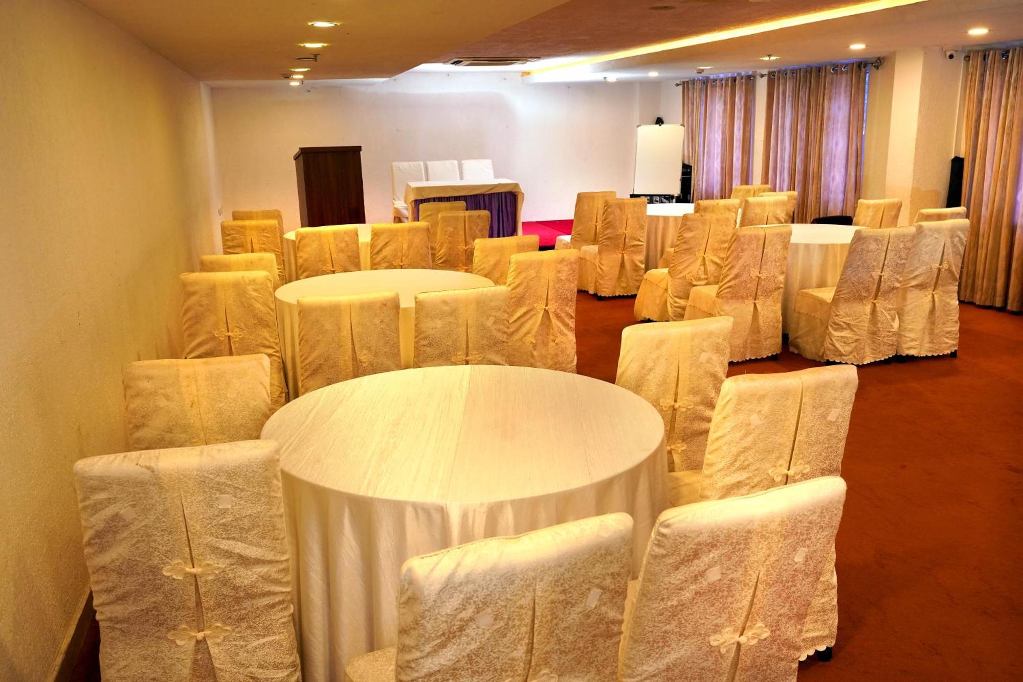 Kga Elite Continental Hotel Tiruvalla Zewnętrze zdjęcie