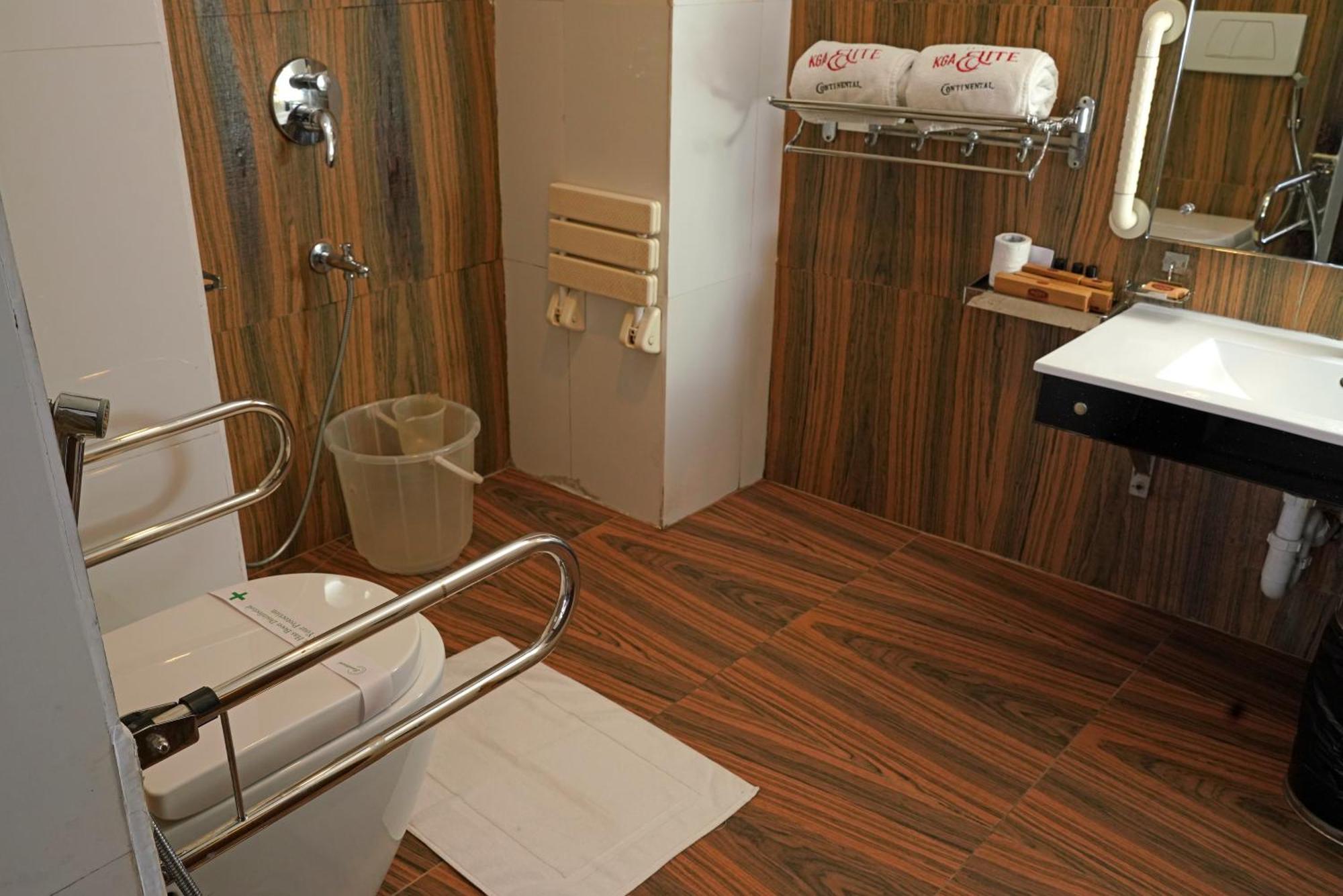 Kga Elite Continental Hotel Tiruvalla Zewnętrze zdjęcie
