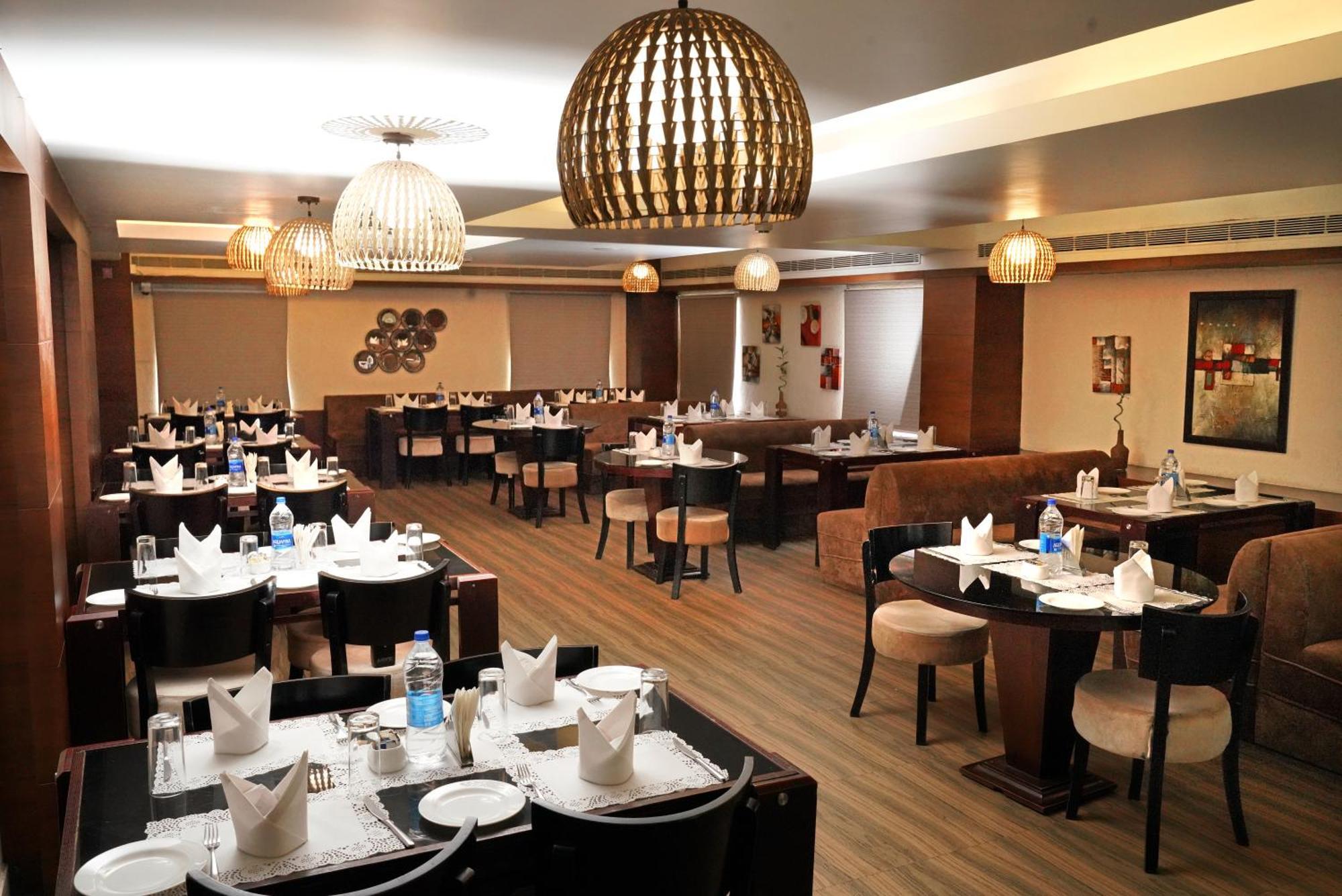 Kga Elite Continental Hotel Tiruvalla Zewnętrze zdjęcie