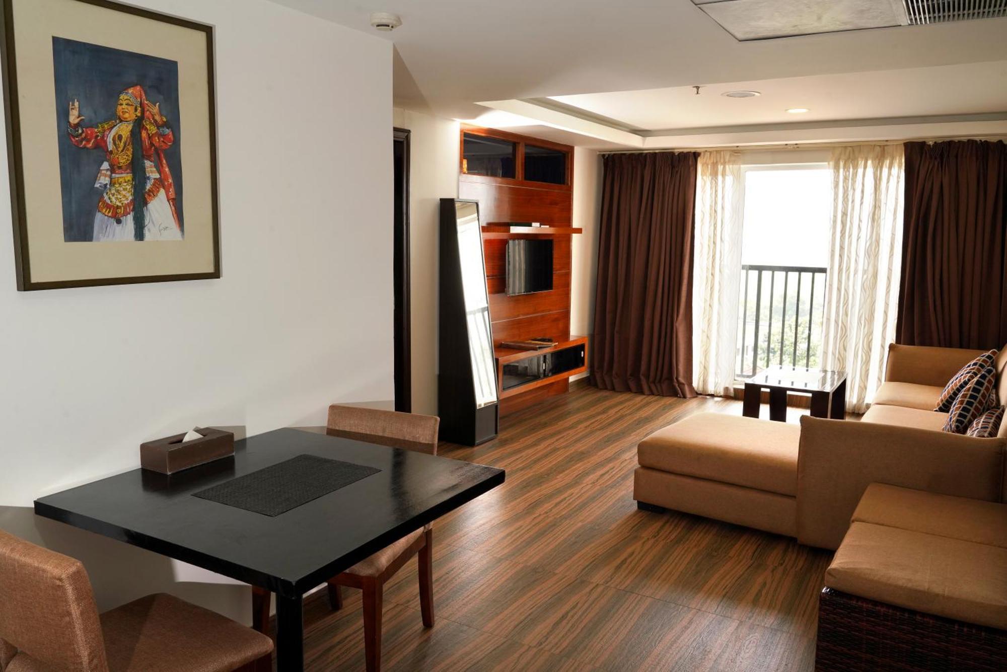 Kga Elite Continental Hotel Tiruvalla Zewnętrze zdjęcie