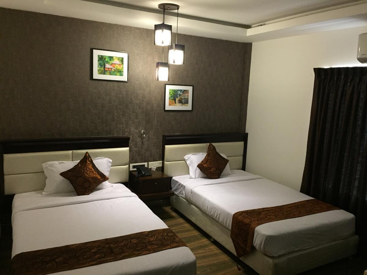 Kga Elite Continental Hotel Tiruvalla Zewnętrze zdjęcie