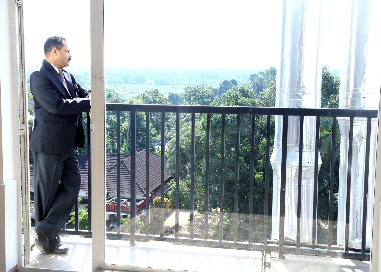 Kga Elite Continental Hotel Tiruvalla Zewnętrze zdjęcie