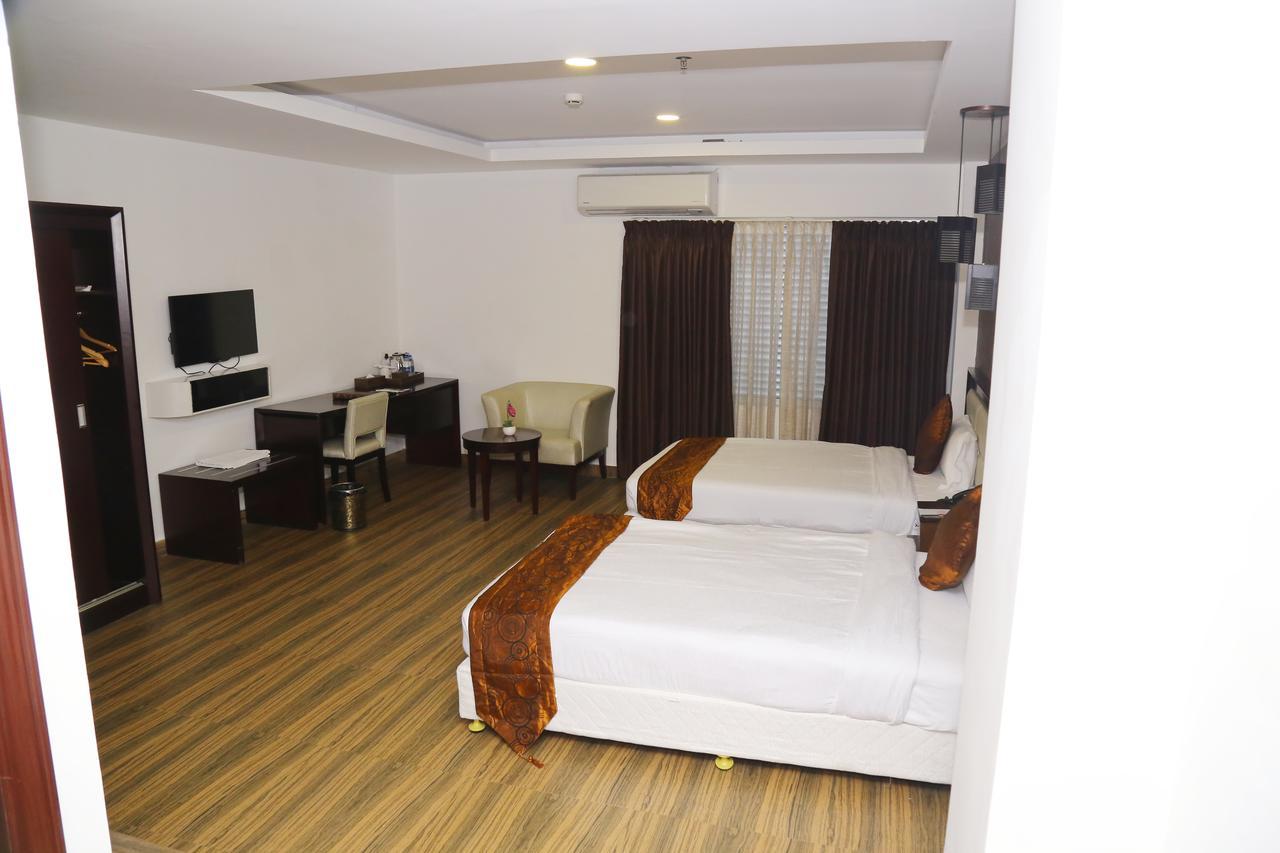 Kga Elite Continental Hotel Tiruvalla Zewnętrze zdjęcie