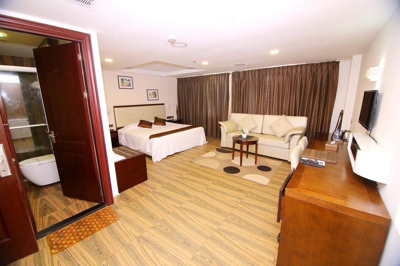 Kga Elite Continental Hotel Tiruvalla Zewnętrze zdjęcie