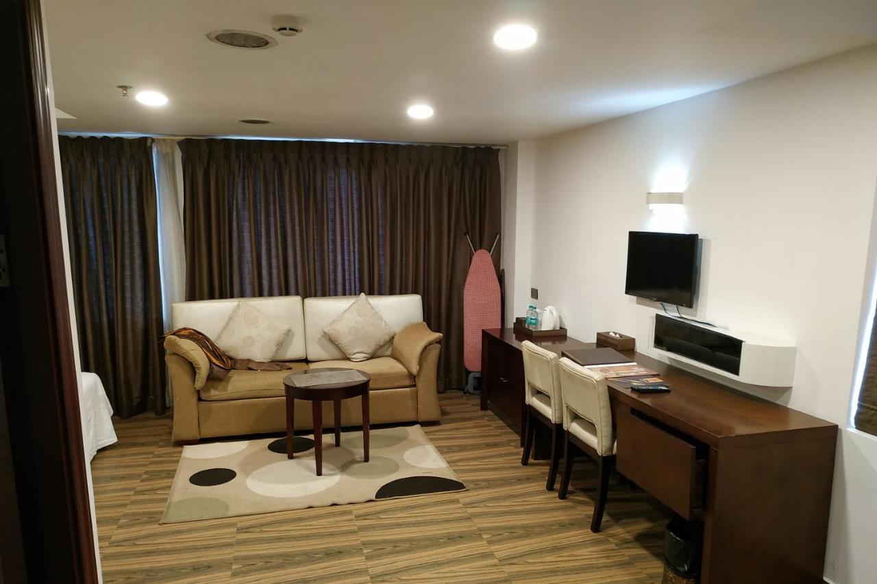 Kga Elite Continental Hotel Tiruvalla Zewnętrze zdjęcie