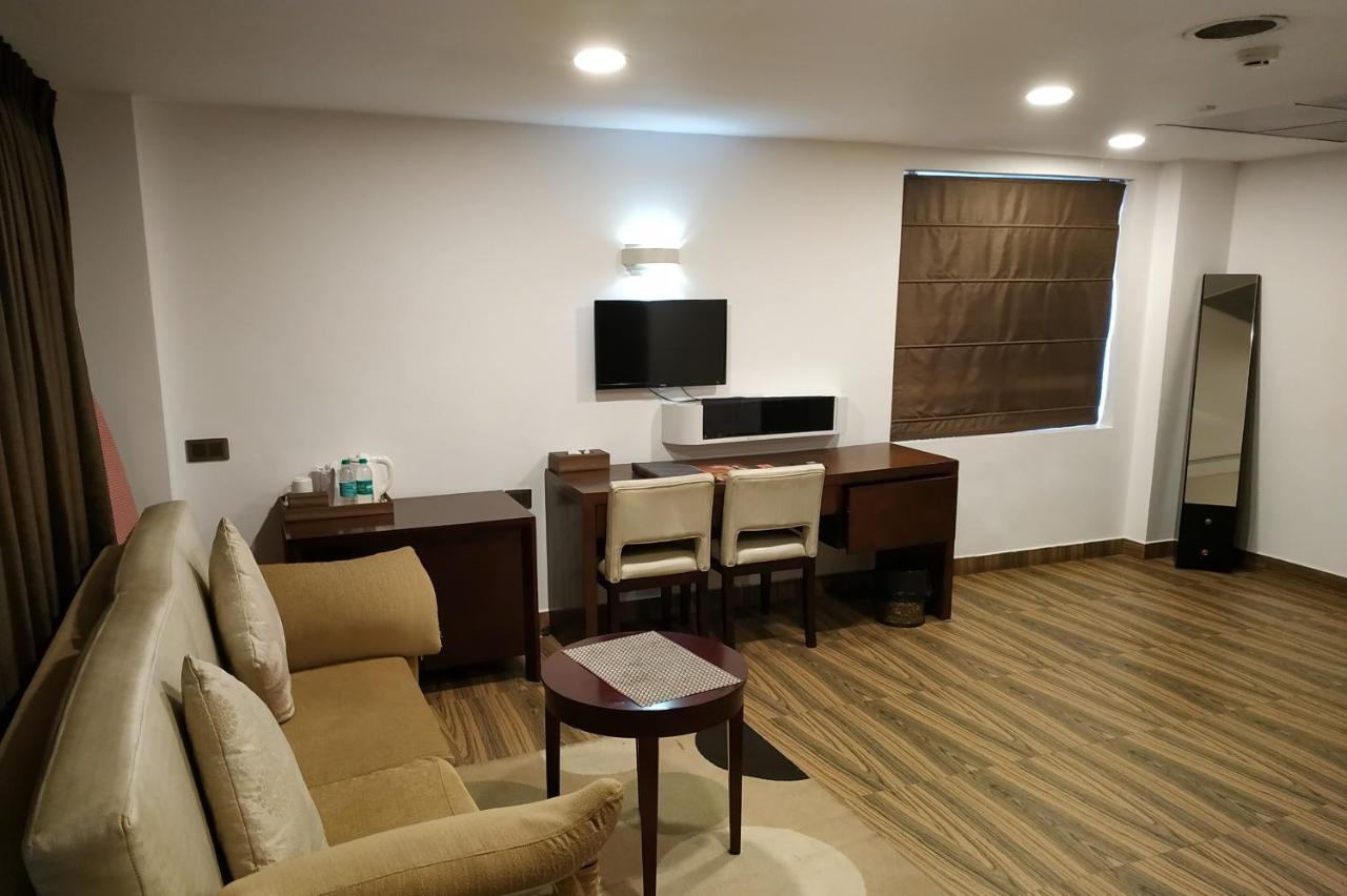 Kga Elite Continental Hotel Tiruvalla Zewnętrze zdjęcie