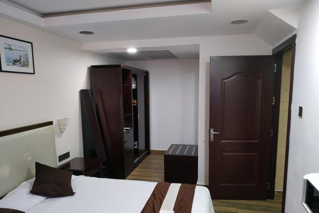 Kga Elite Continental Hotel Tiruvalla Zewnętrze zdjęcie