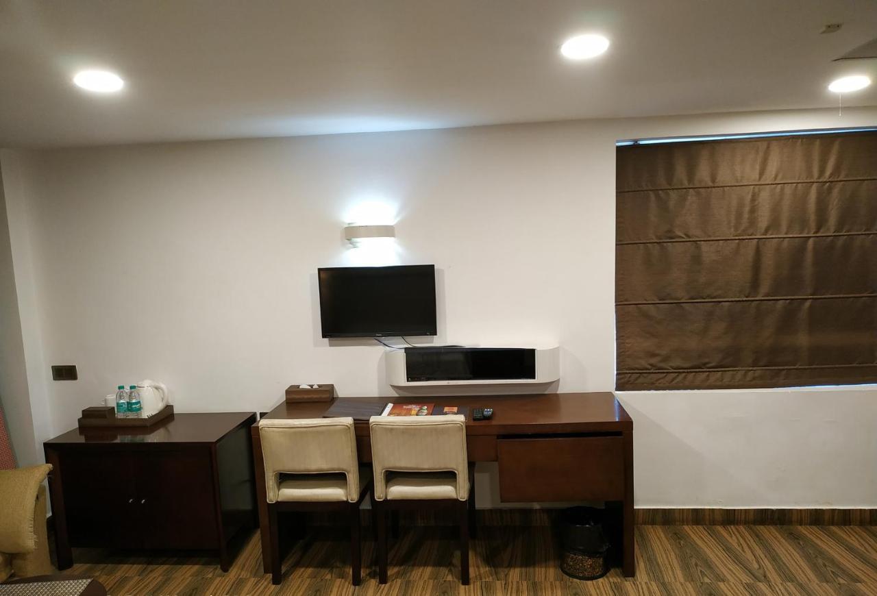 Kga Elite Continental Hotel Tiruvalla Zewnętrze zdjęcie